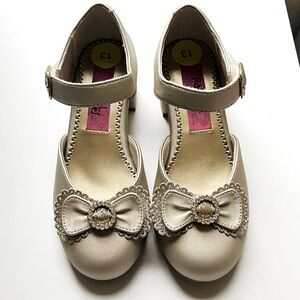 Elegant Dress Shoes with Bow Accent Size 13. New!